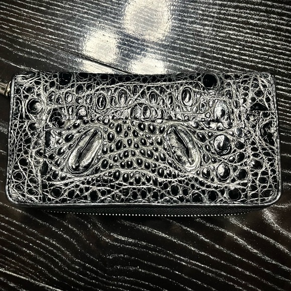 New genuine crocodile clutch wallet.  One of a kind - Picture 2 of 4